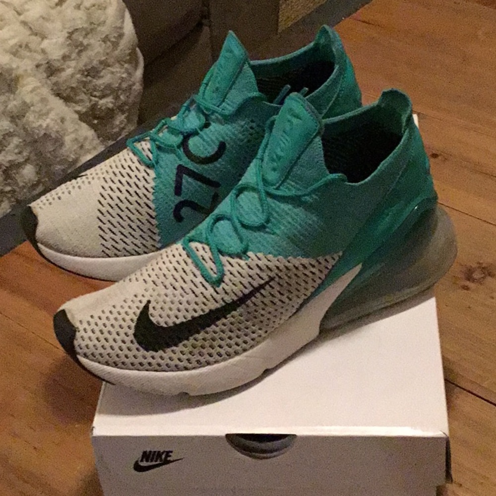 Nike 270 Flyknit- Women’s 7.5
